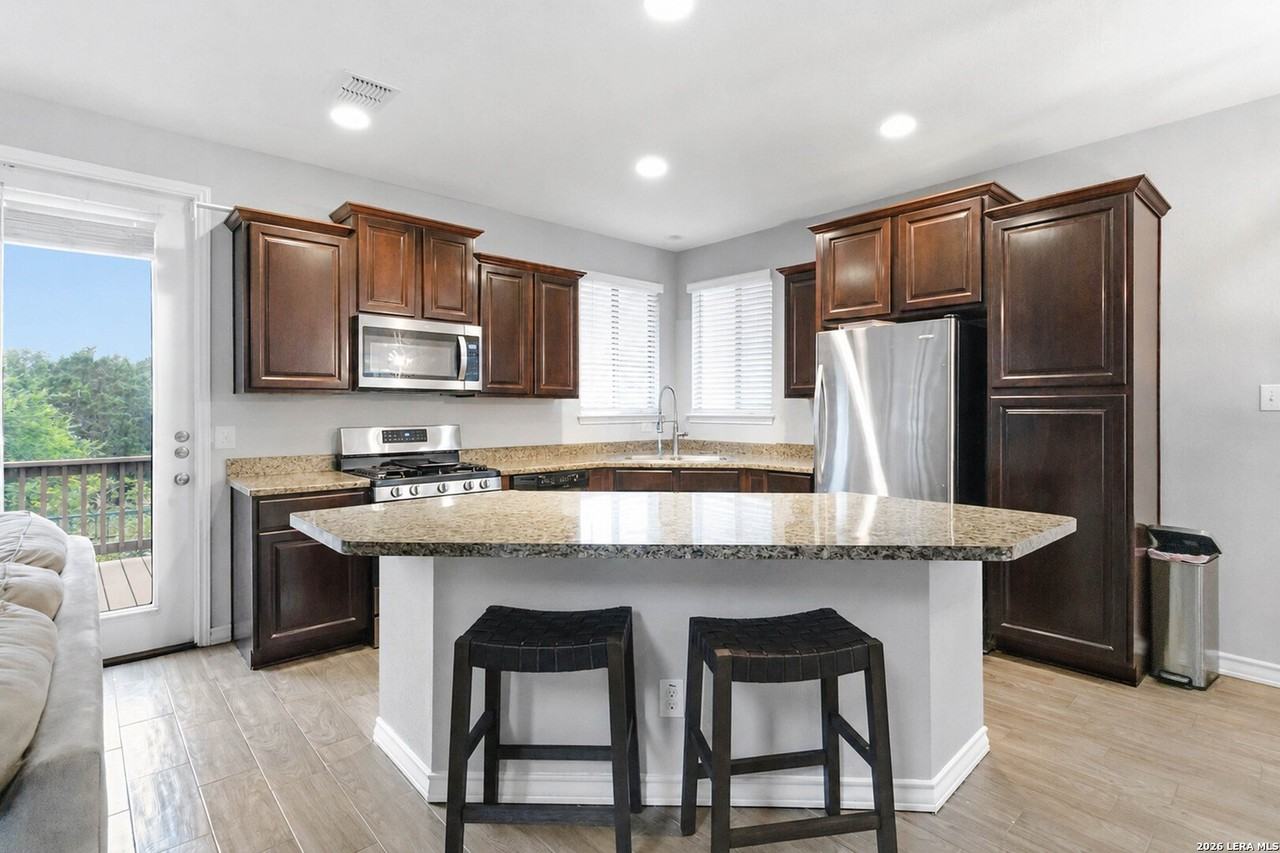 21518 Andrews Gdn - Photo 7 of 21