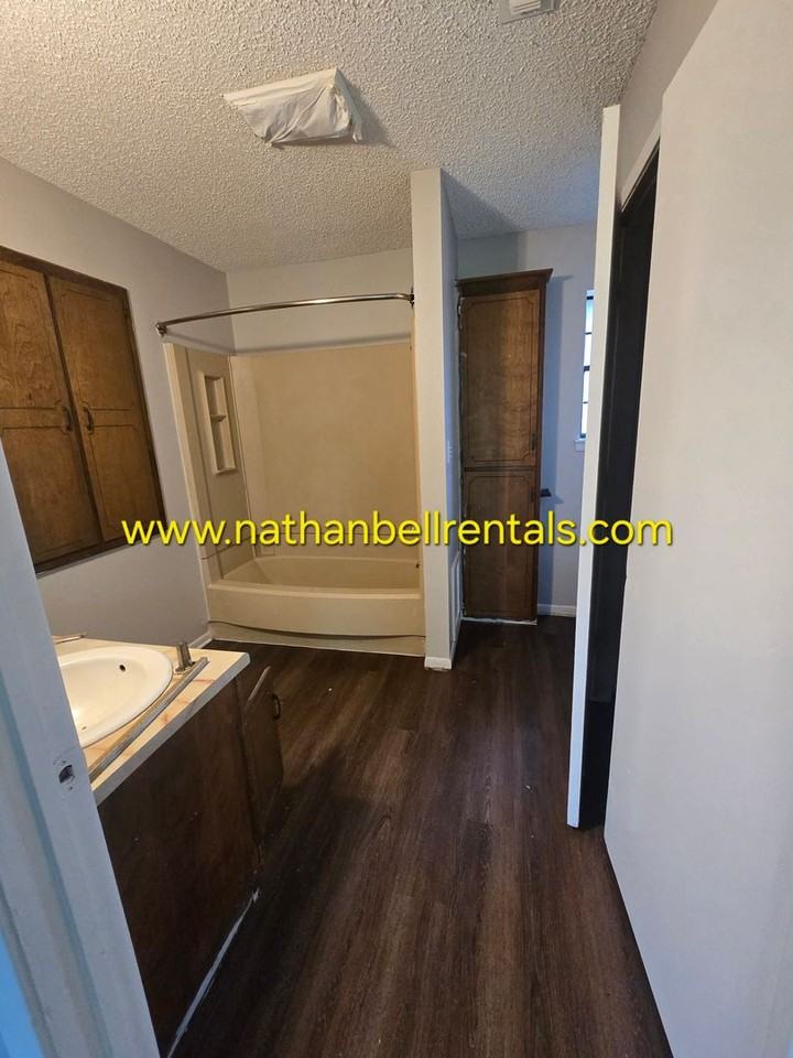 3766 Clarksville St - Photo 5 of 7