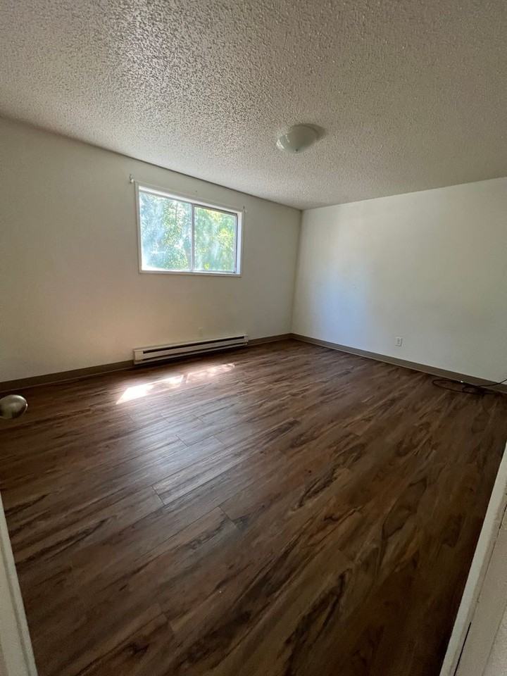 310 Hawthorne St - Photo 2 of 4