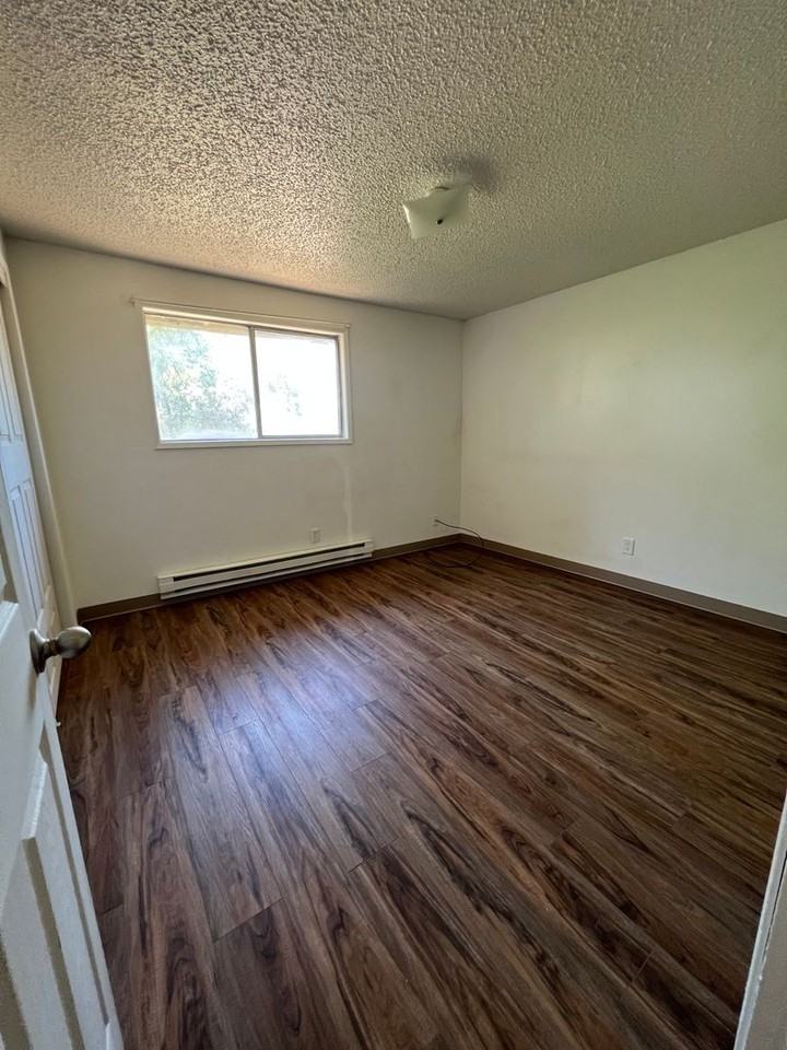 310 Hawthorne St - Photo 3 of 4