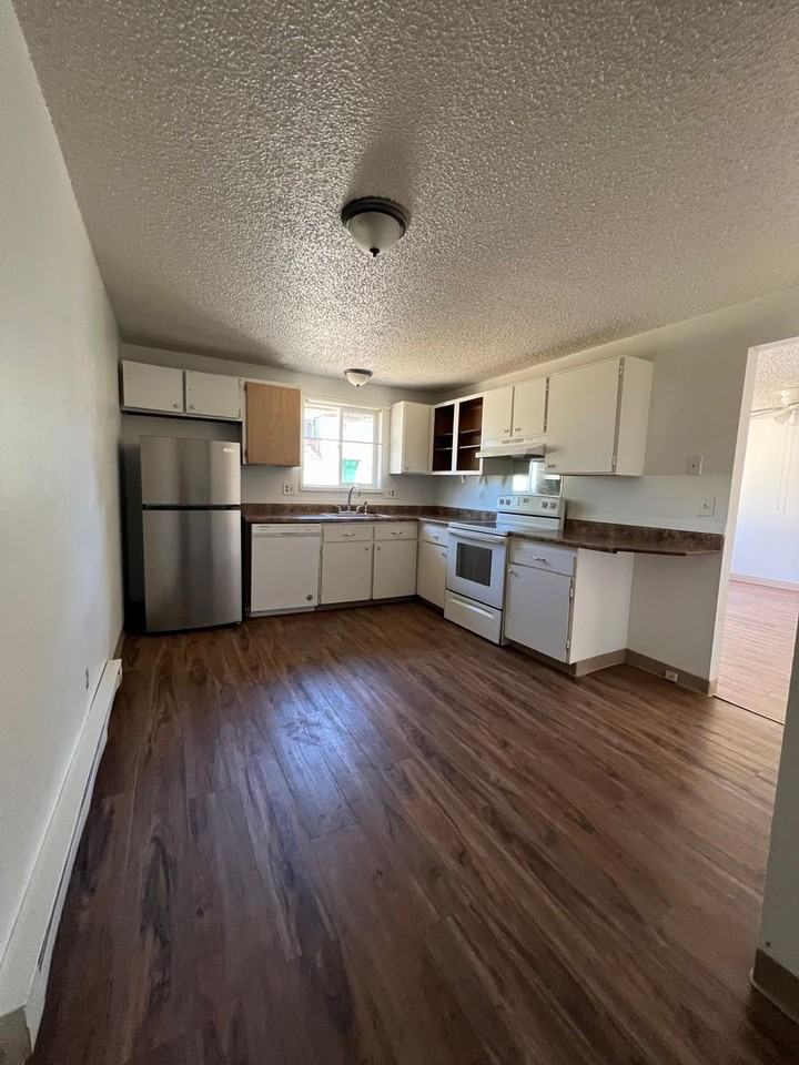 310 Hawthorne St - Photo 4 of 4