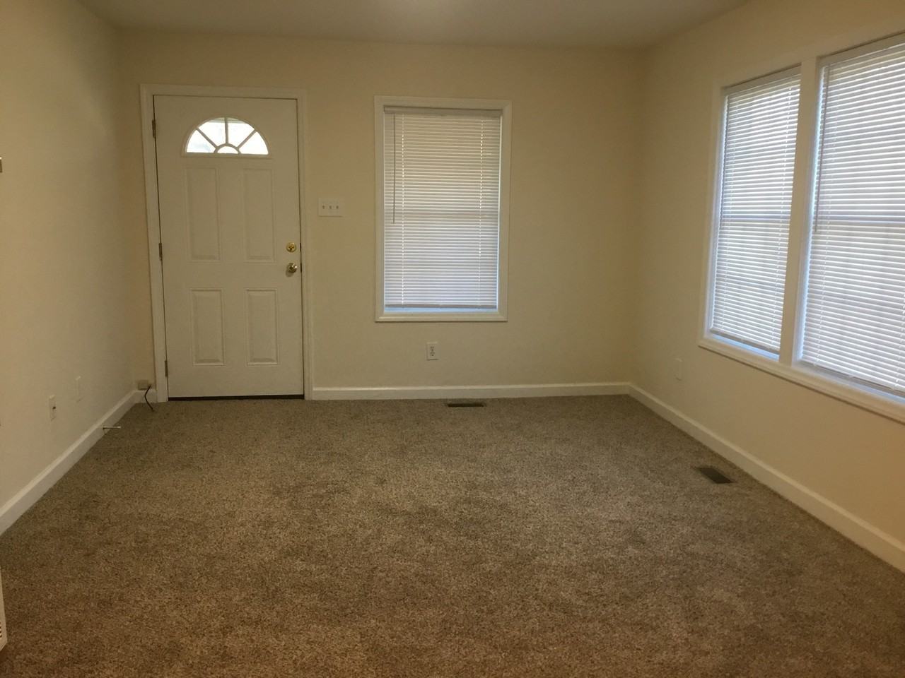 1444 Edgewood Dr - Photo 2 of 9