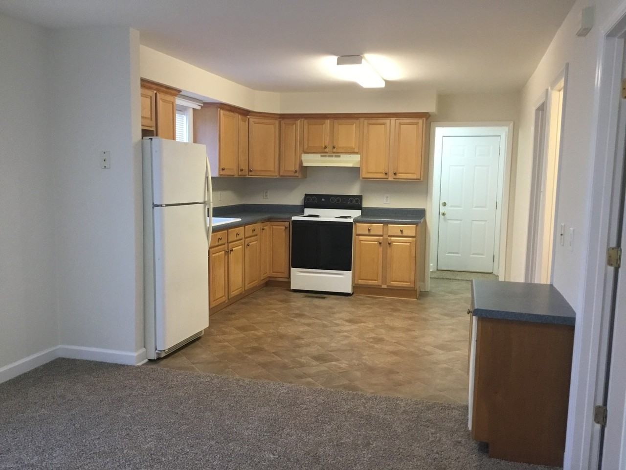 1444 Edgewood Dr - Photo 3 of 9