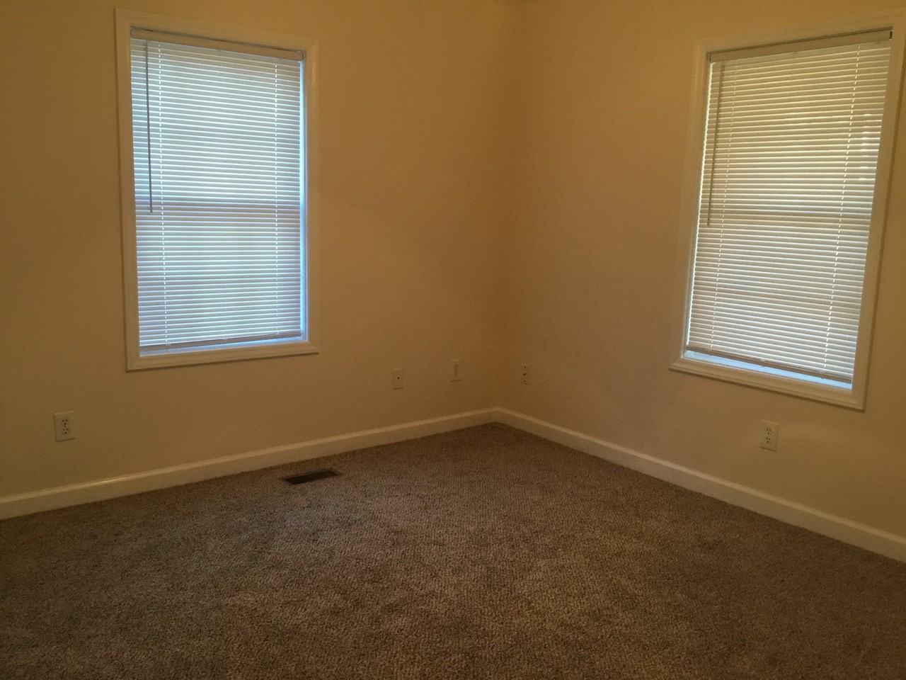 1444 Edgewood Dr - Photo 5 of 9