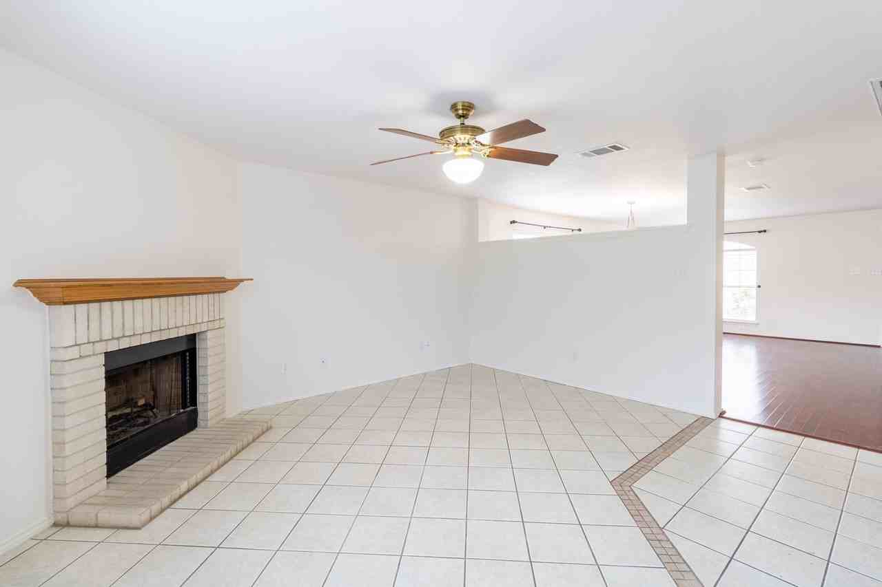 17501 Wiseman Dr - Photo 5 of 33