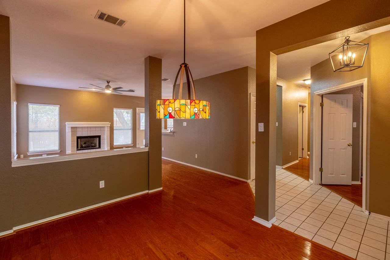 8209 Forest Heights Ln - Photo 3 of 37