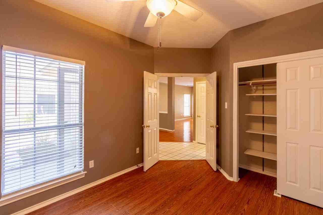 8209 Forest Heights Ln - Photo 4 of 37