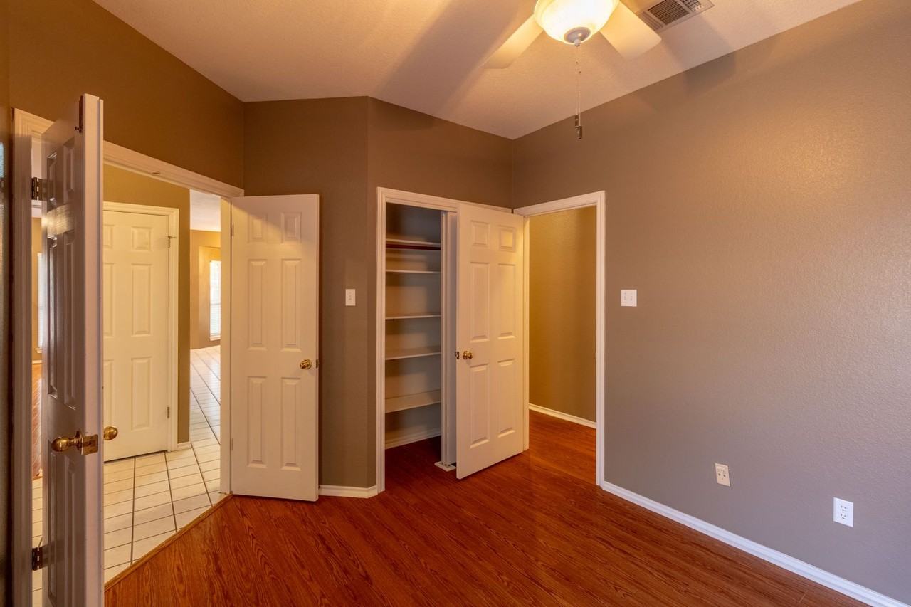 8209 Forest Heights Ln - Photo 5 of 37