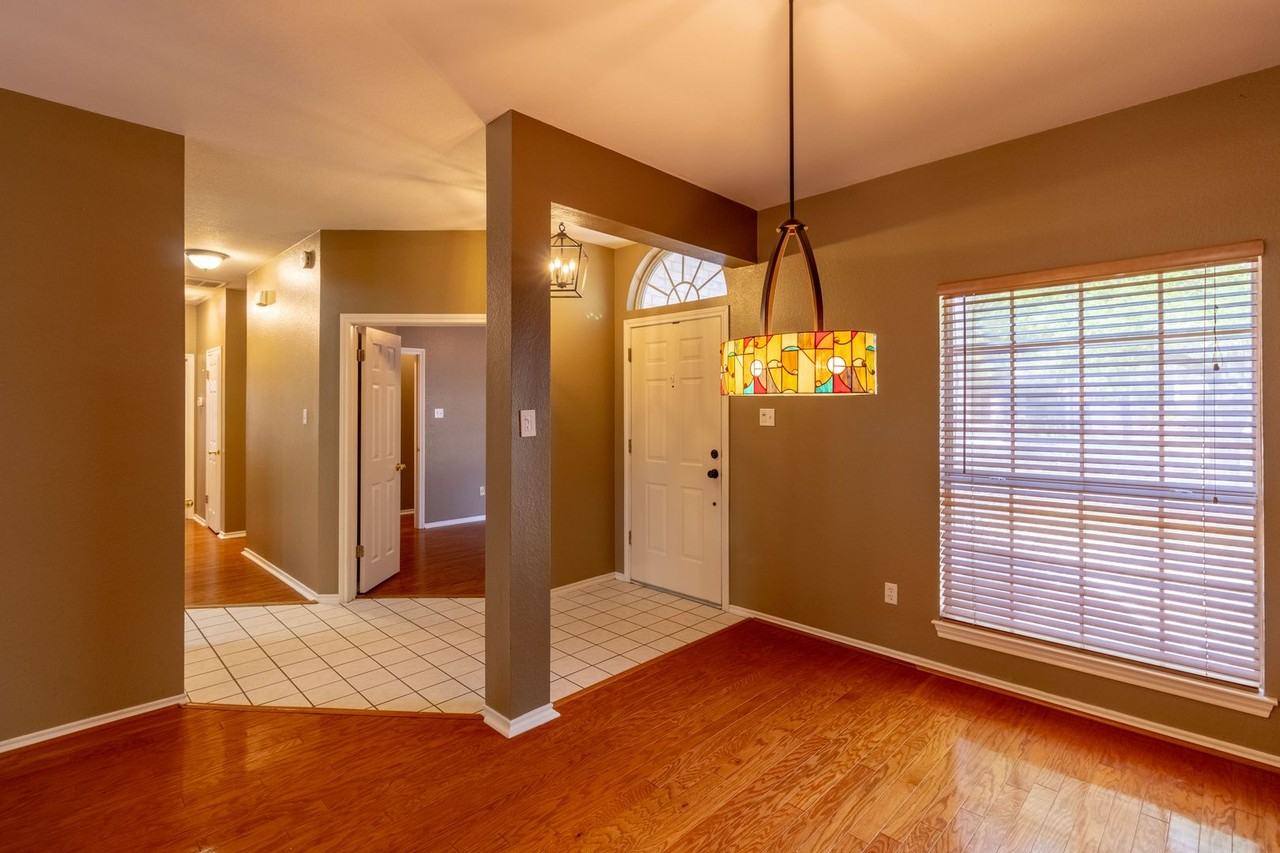 8209 Forest Heights Ln - Photo 6 of 37