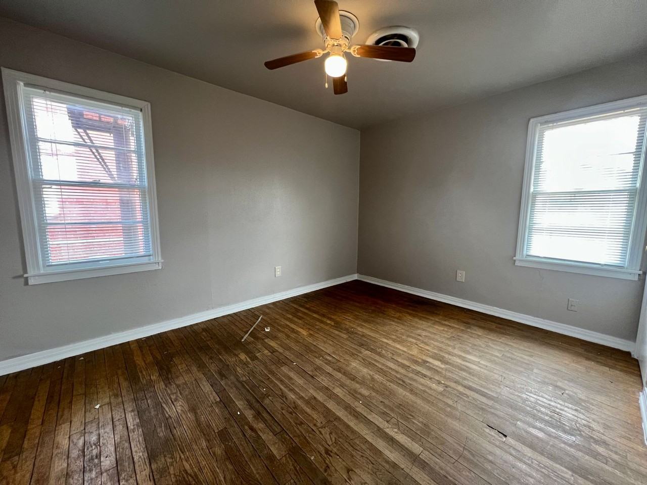 3007 Harvard St - Photo 5 of 7