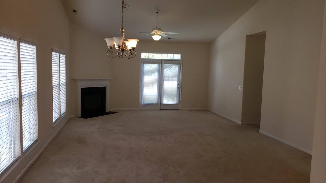5971 Hollow Wood Ct - Photo 4 of 15