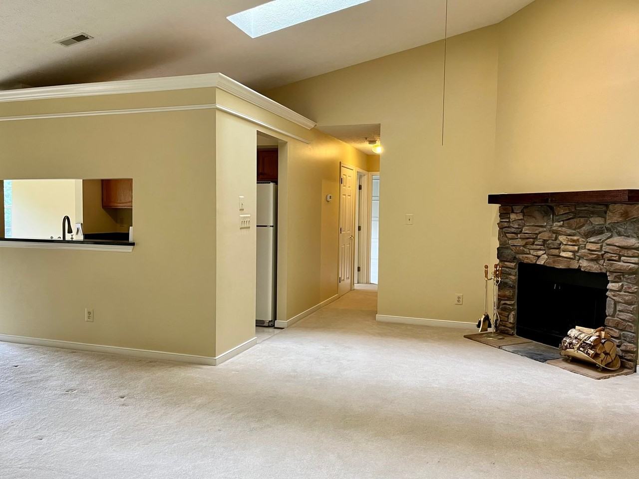 1717 Landmark Dr - Photo 3 of 27