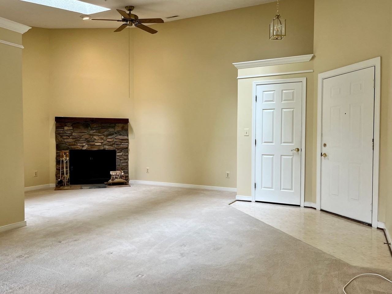 1717 Landmark Dr - Photo 4 of 27