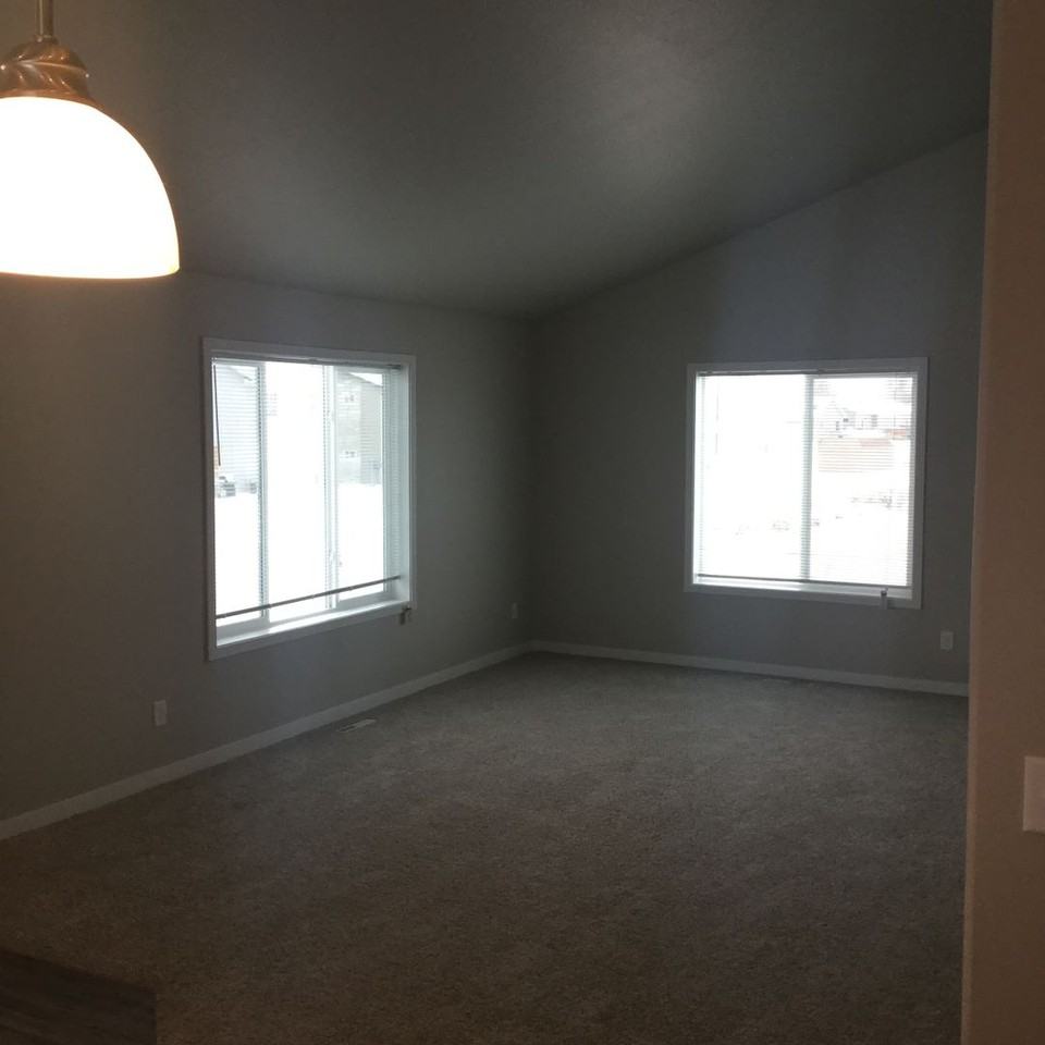 1267 5th St Nw - Photo 4 of 11