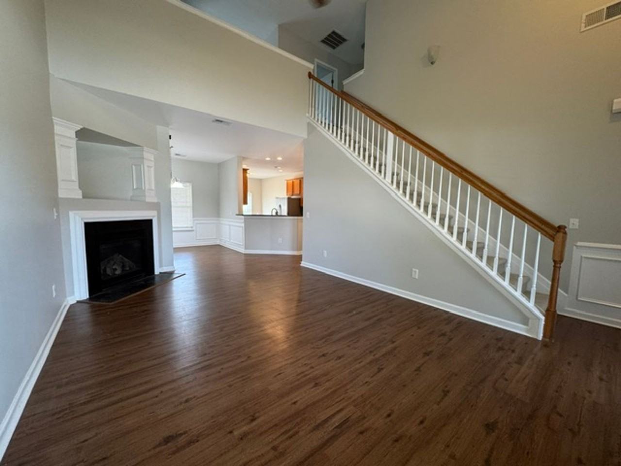 208 Riverdale Rd - Photo 3 of 21
