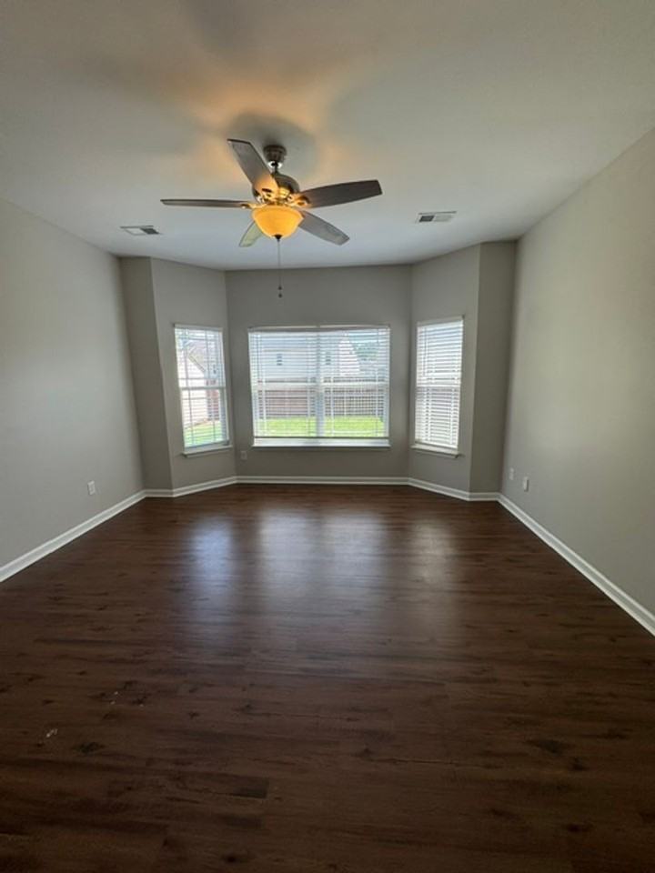 208 Riverdale Rd - Photo 6 of 21