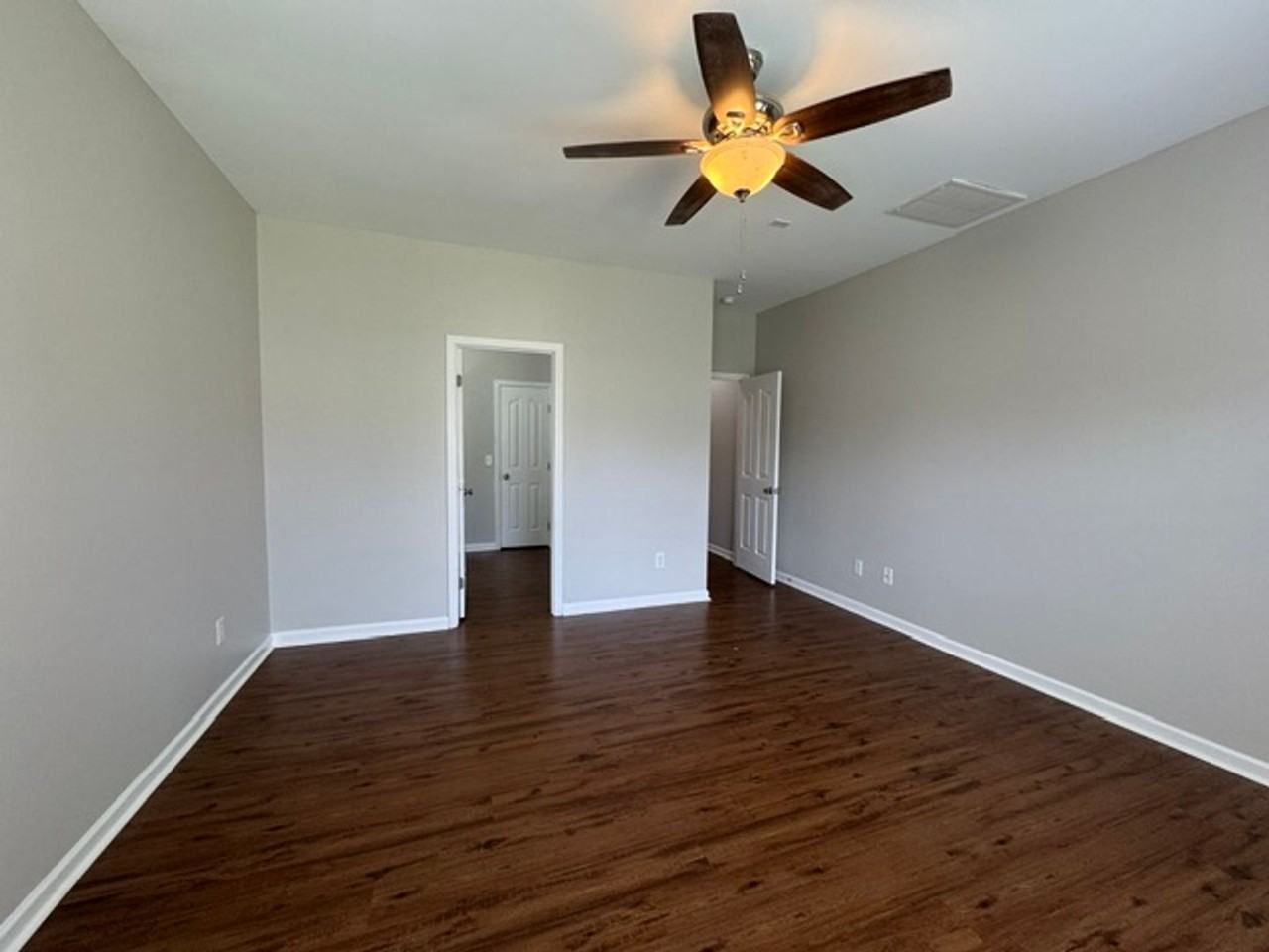 208 Riverdale Rd - Photo 7 of 21