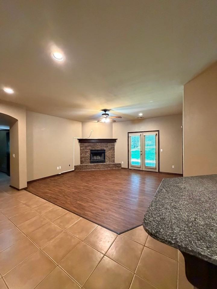 1060 Lost Oak Dr - Photo 4 of 26