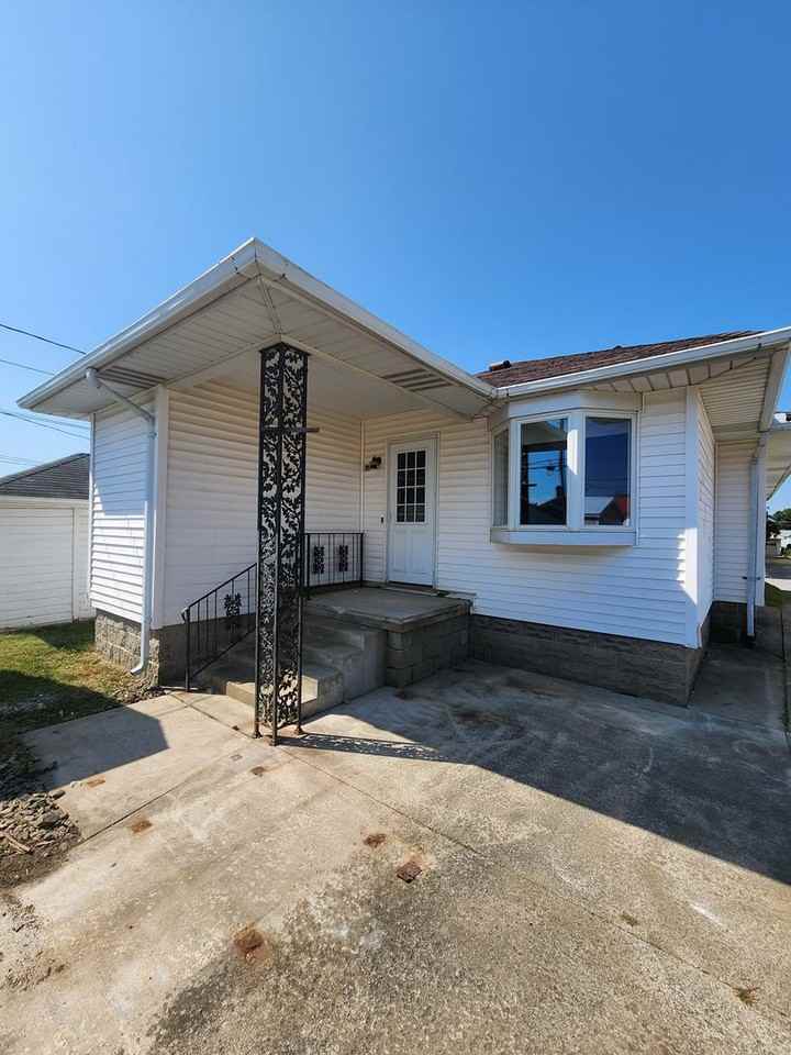 1024 S Locke St - Photo 4 of 21