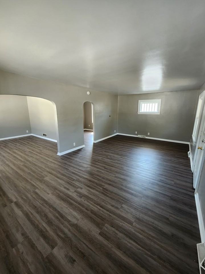 1024 S Locke St - Photo 6 of 21