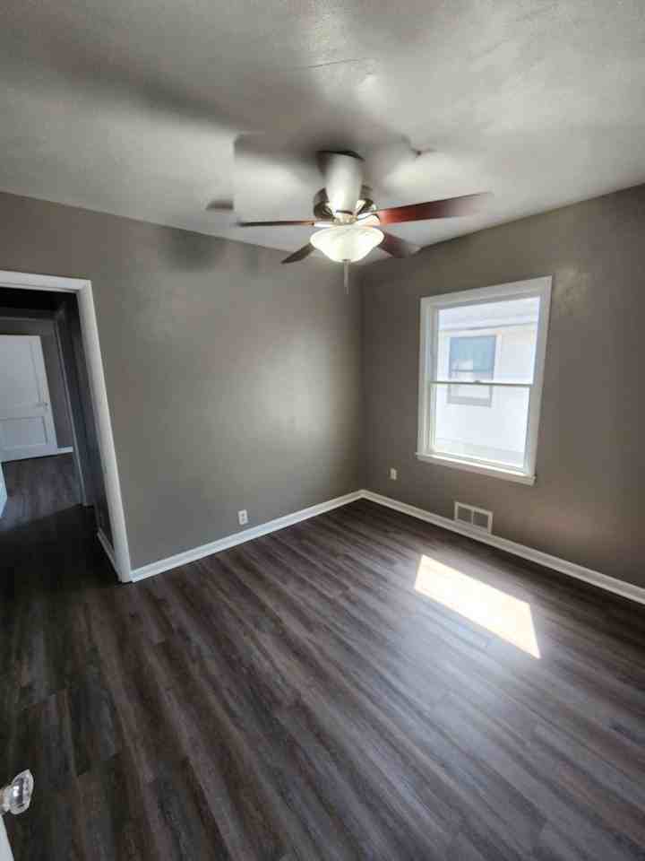 1024 S Locke St - Photo 7 of 21