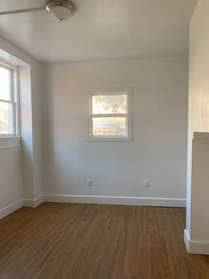 489 W Market St #2 - Photo 4 of 9