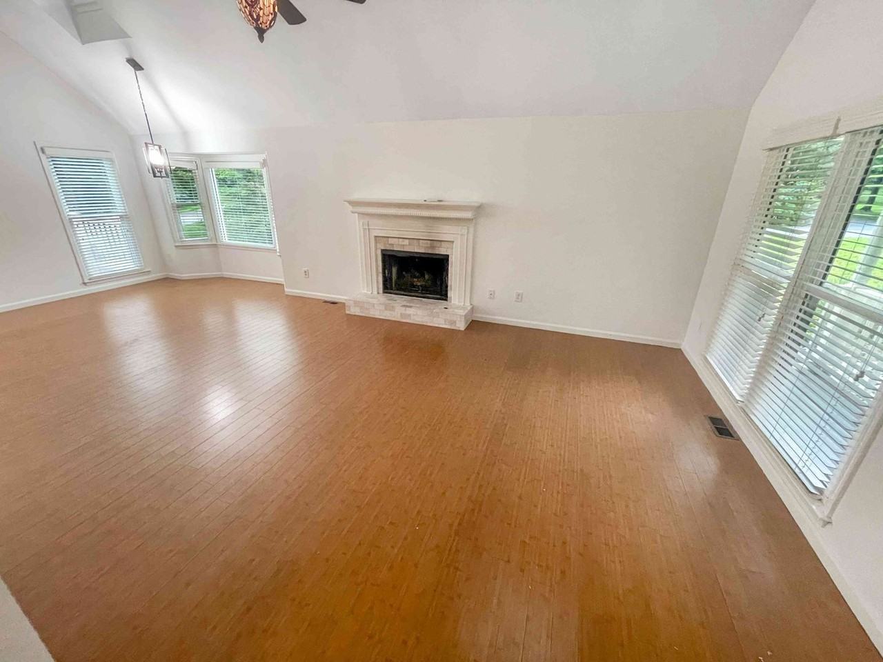 1454 Hembree Station Dr - Photo 5 of 40