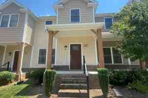featured image of 204 Capital St