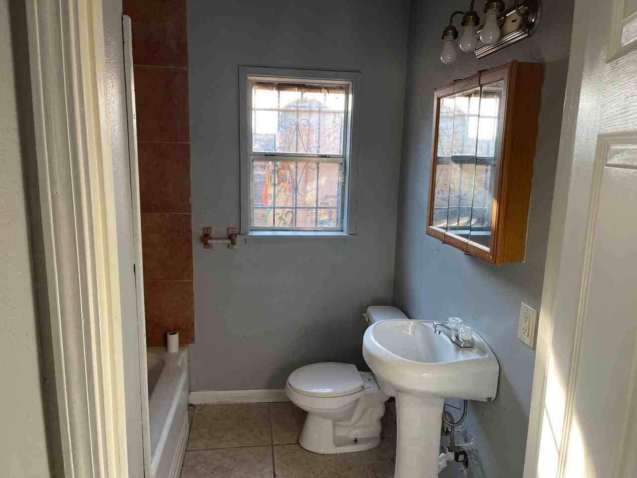 2011 Vivian St - Photo 5 of 9