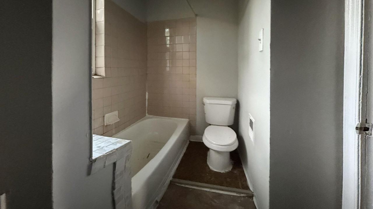 5122 Folsom St - Photo 2 of 15