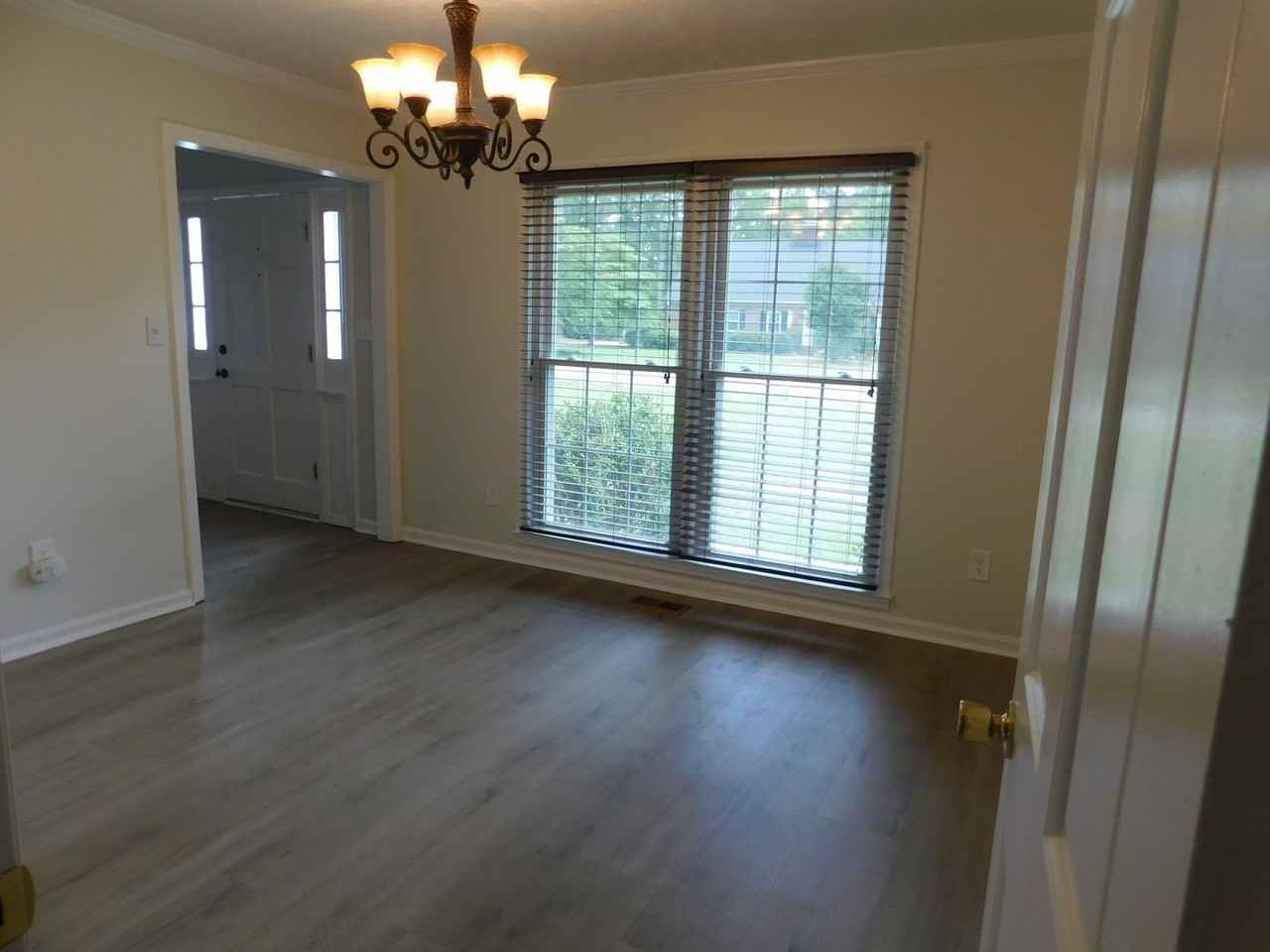 1302 Dunbar Dr - Photo 6 of 18