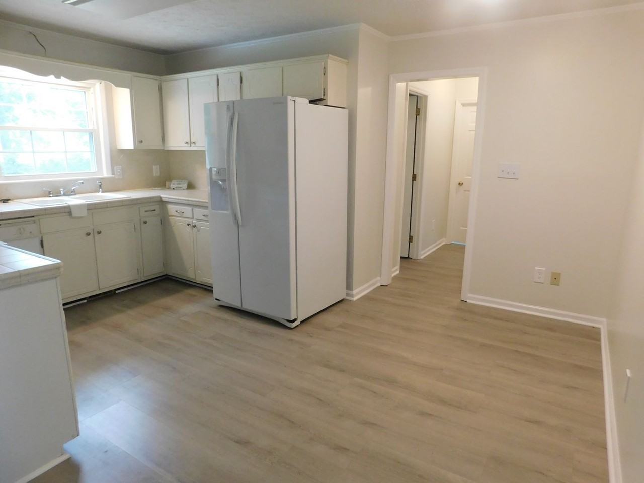 1302 Dunbar Dr - Photo 7 of 18