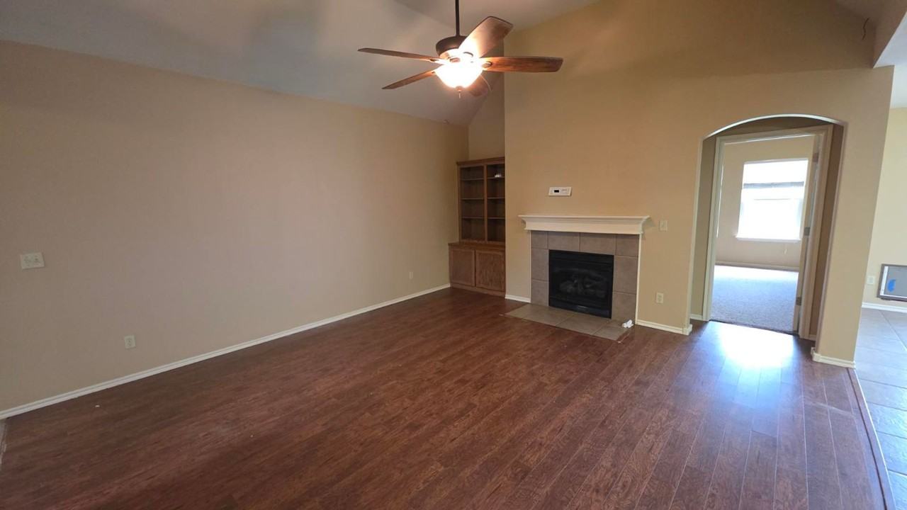 20254 E 32nd St S - Photo 3 of 12