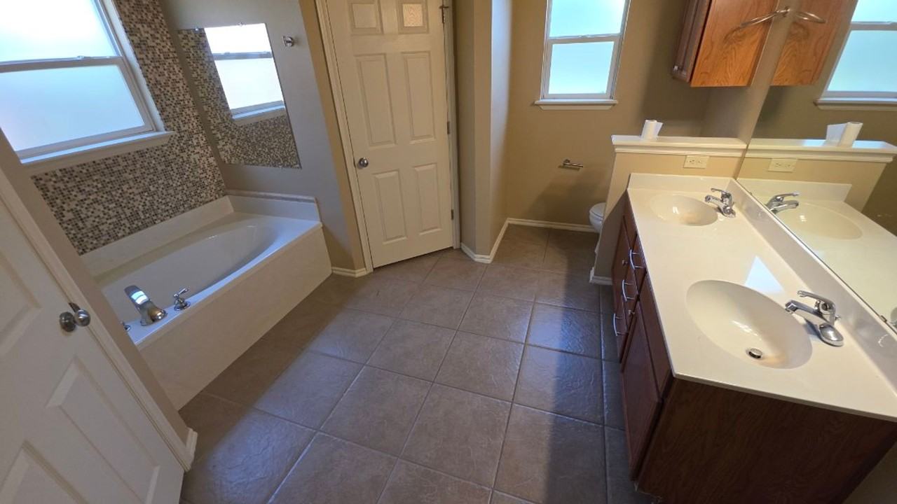 20254 E 32nd St S - Photo 7 of 12