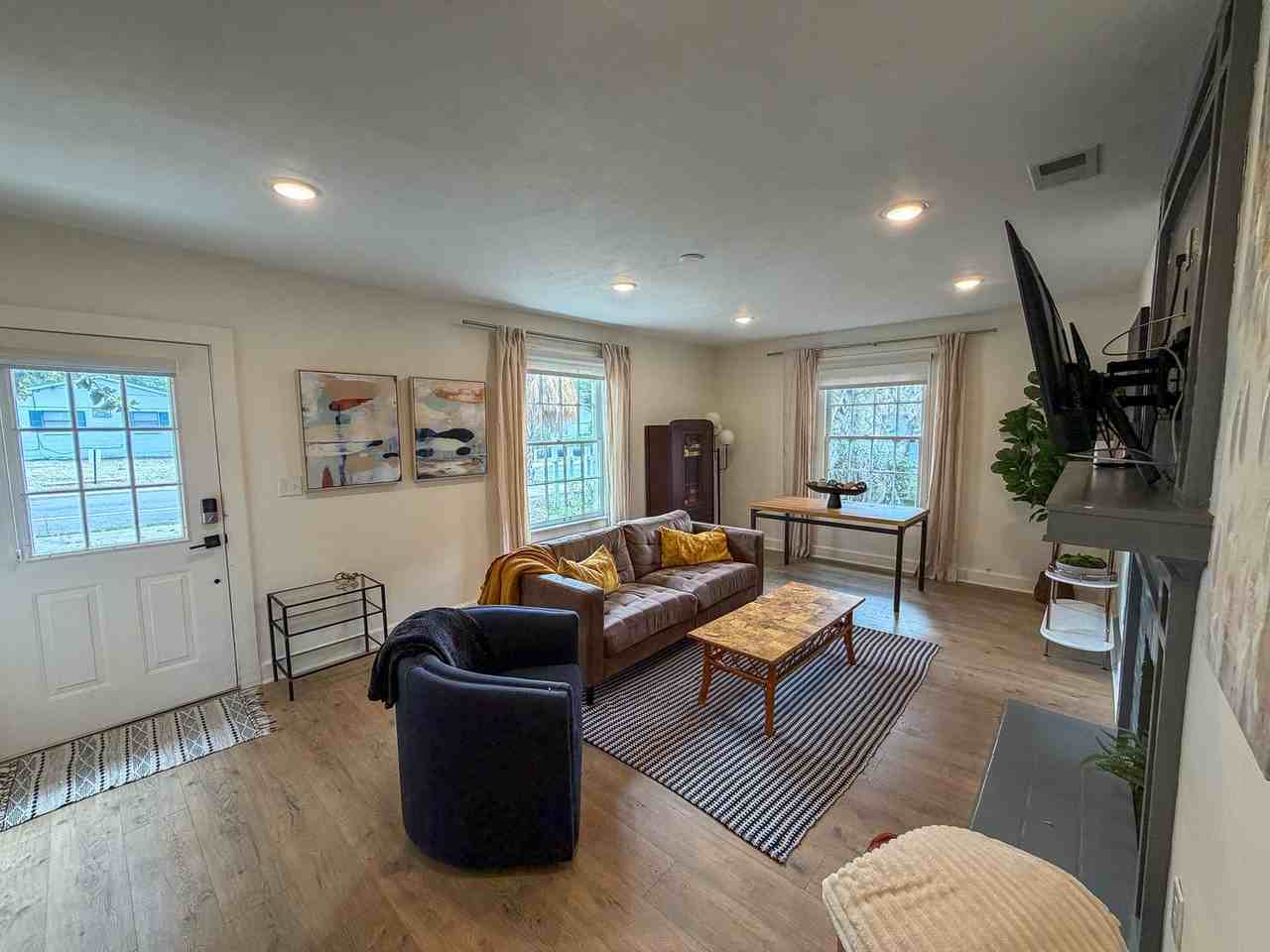919 Sw 6th Ave - Photo 5 of 36