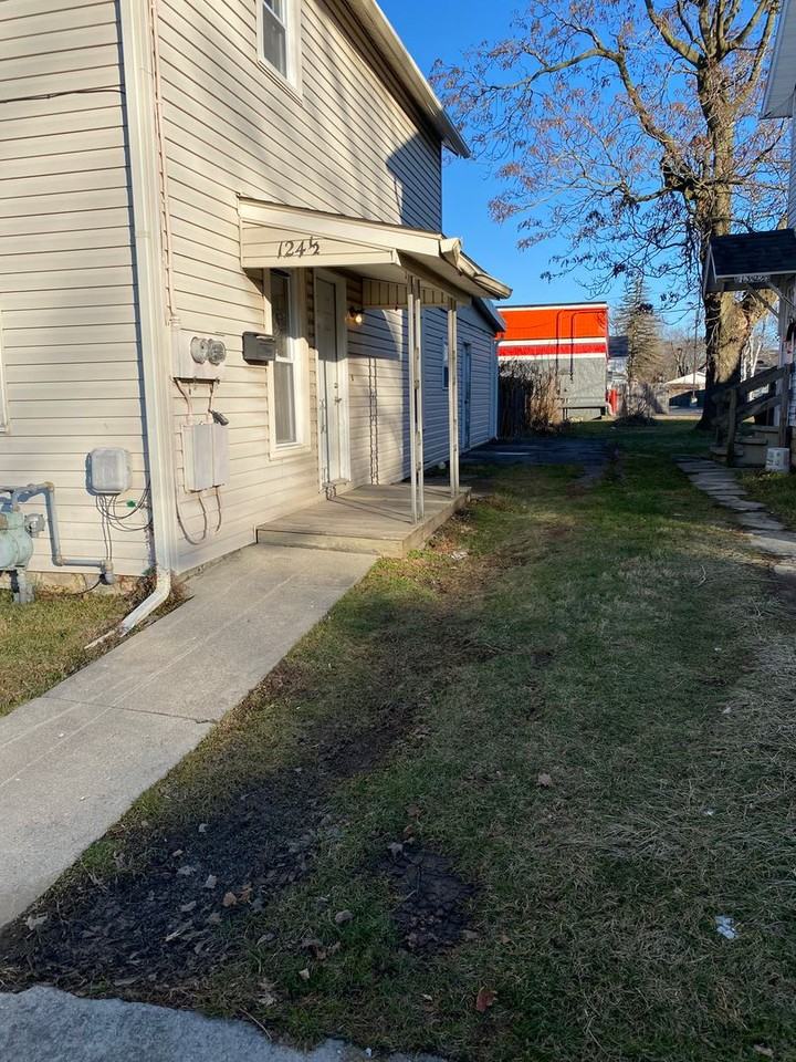 124 1/2 Charles St - Photo 2 of 12