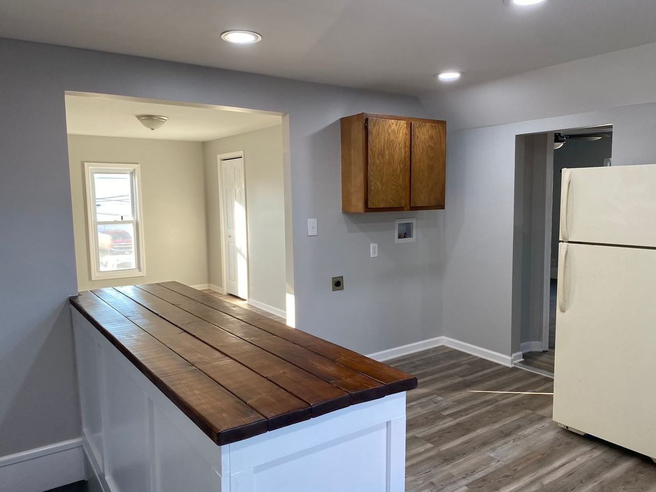 124 1/2 Charles St - Photo 4 of 12