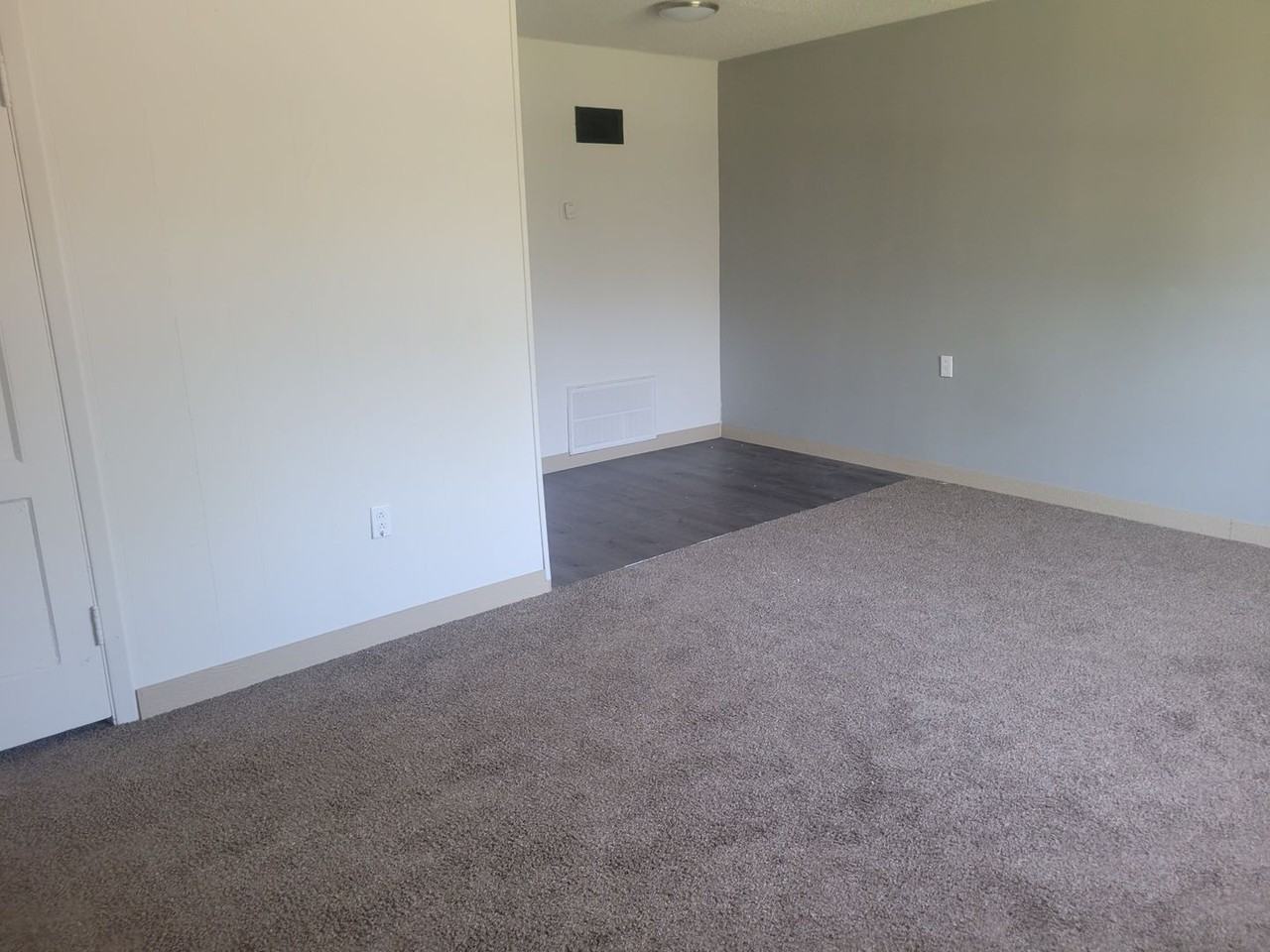 420 Se Pinecrest Dr - Photo 2 of 9