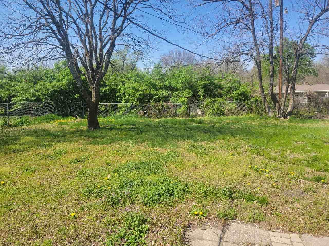 420 Se Pinecrest Dr - Photo 3 of 9