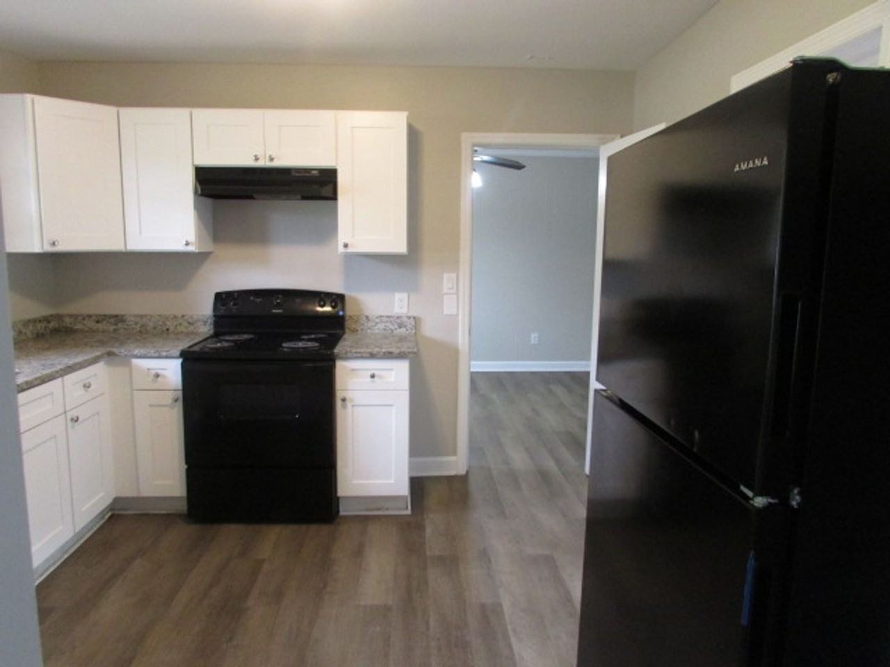 613 S Lafayette Dr - Photo 3 of 17