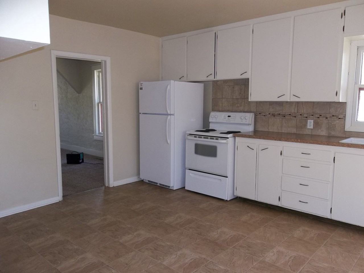 234 N Sherwood St - Photo 3 of 8