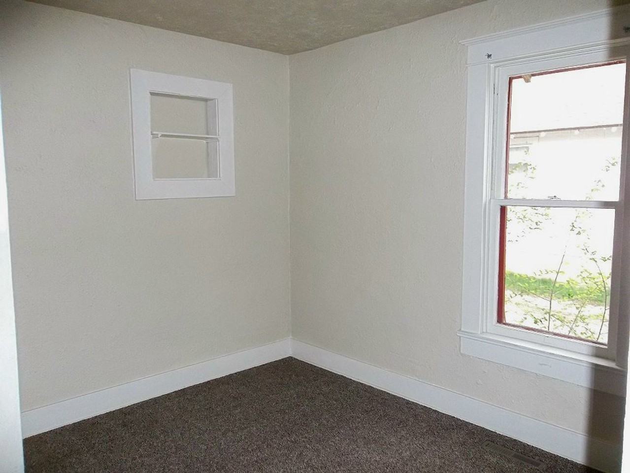 234 N Sherwood St - Photo 5 of 8