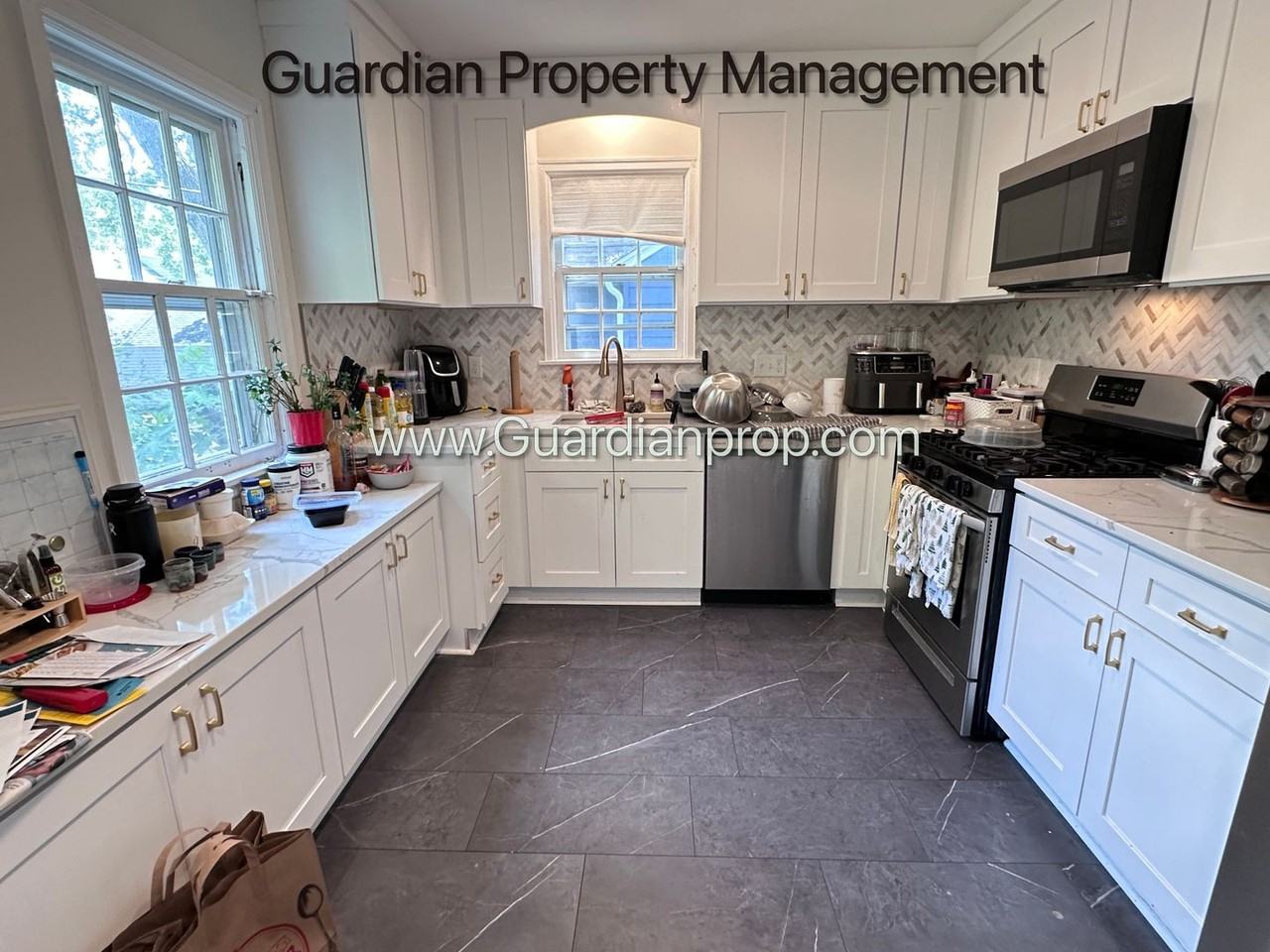 2919 Zarthan Ave S - Photo 2 of 17