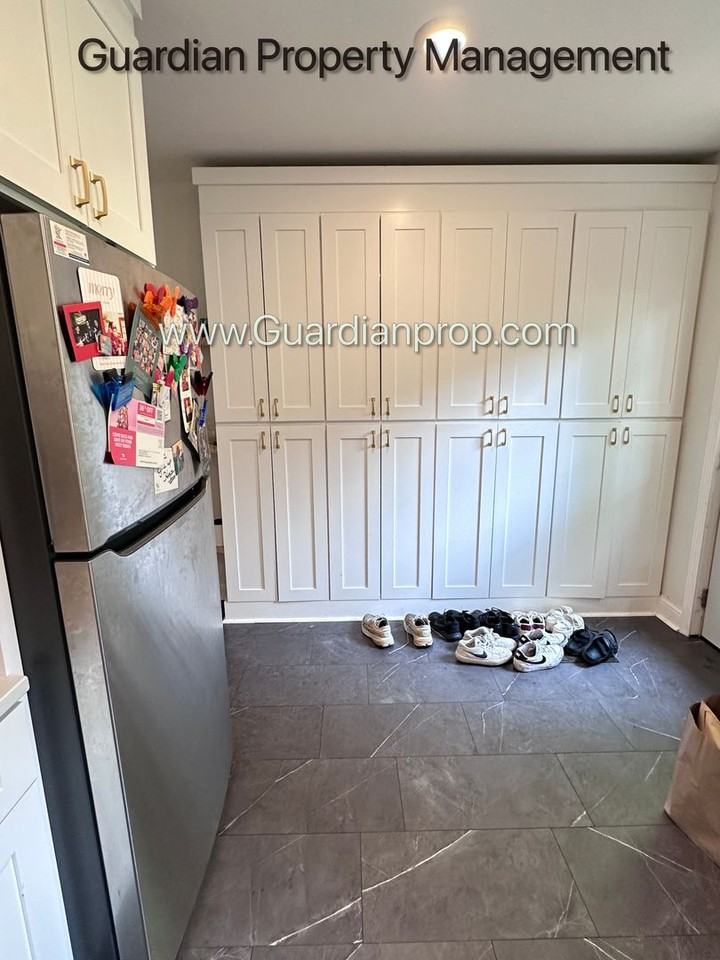 2919 Zarthan Ave S - Photo 3 of 17