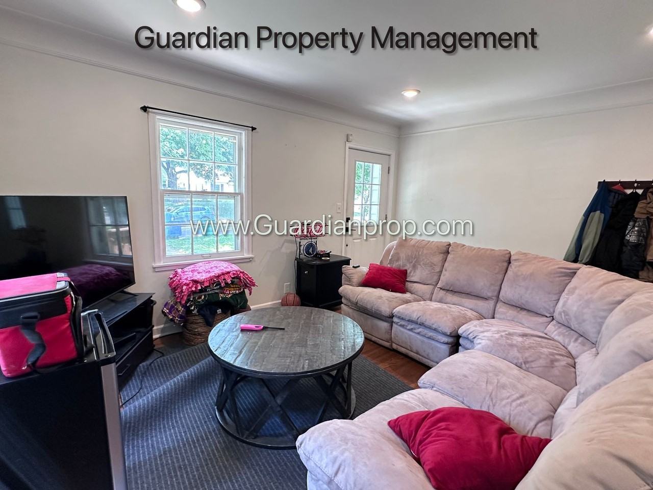 2919 Zarthan Ave S - Photo 5 of 17