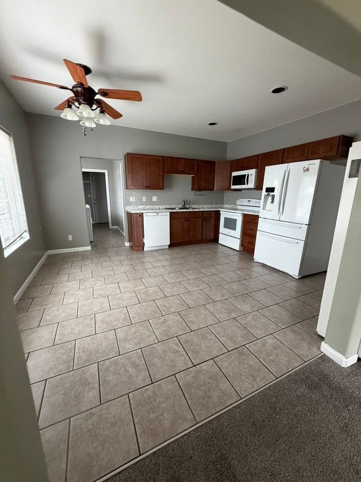 1869 Manzanita St - Photo 3 of 11