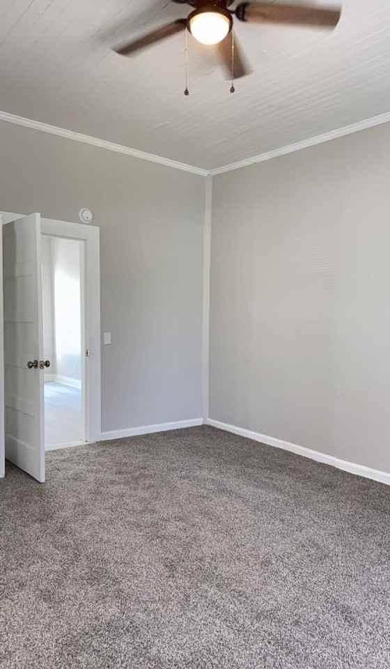 410 Mosley St - Photo 5 of 9