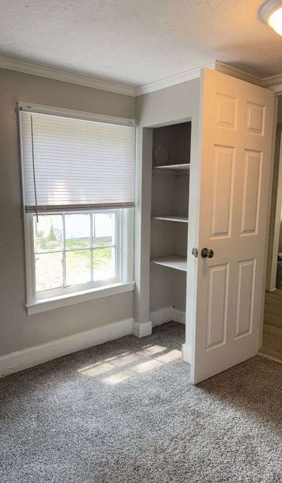 410 Mosley St - Photo 7 of 9