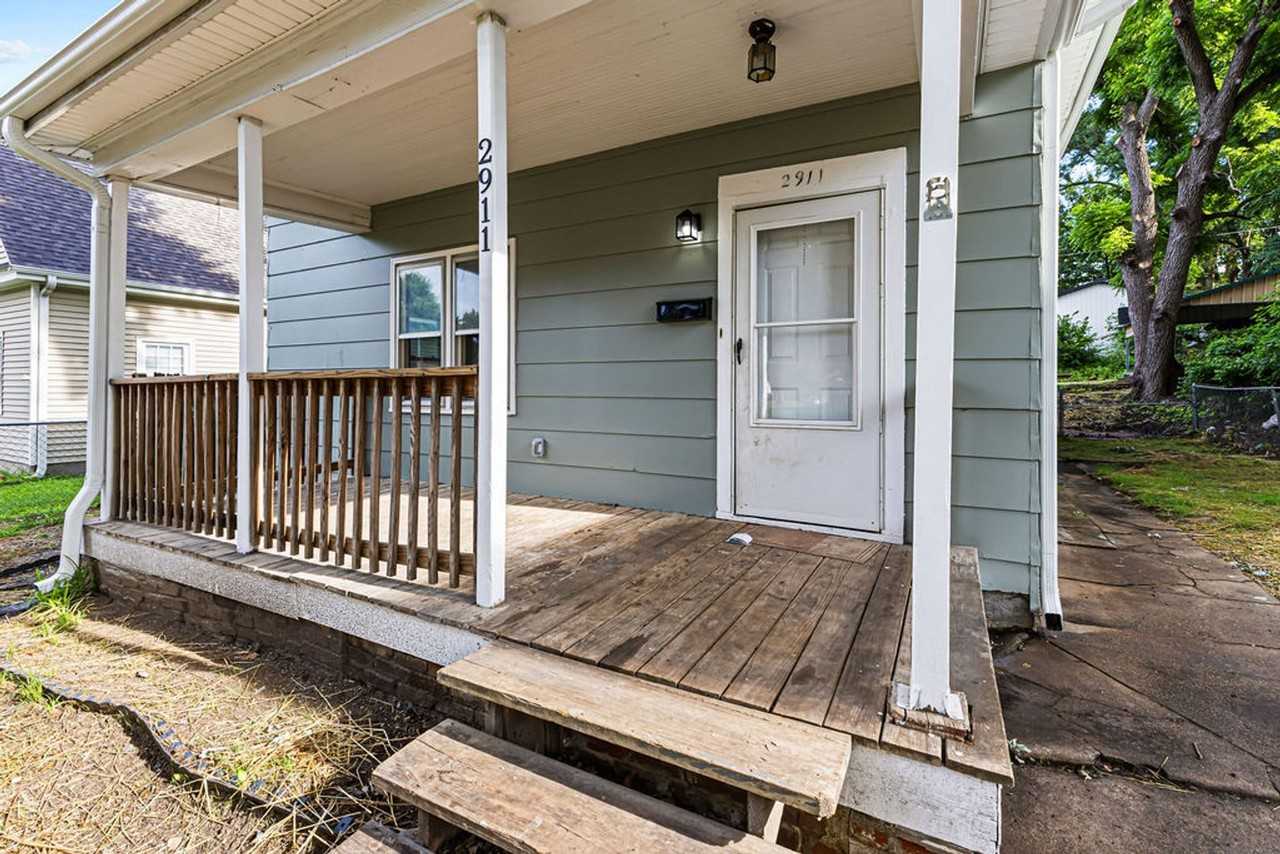 2911 Felix St - Photo 2 of 29