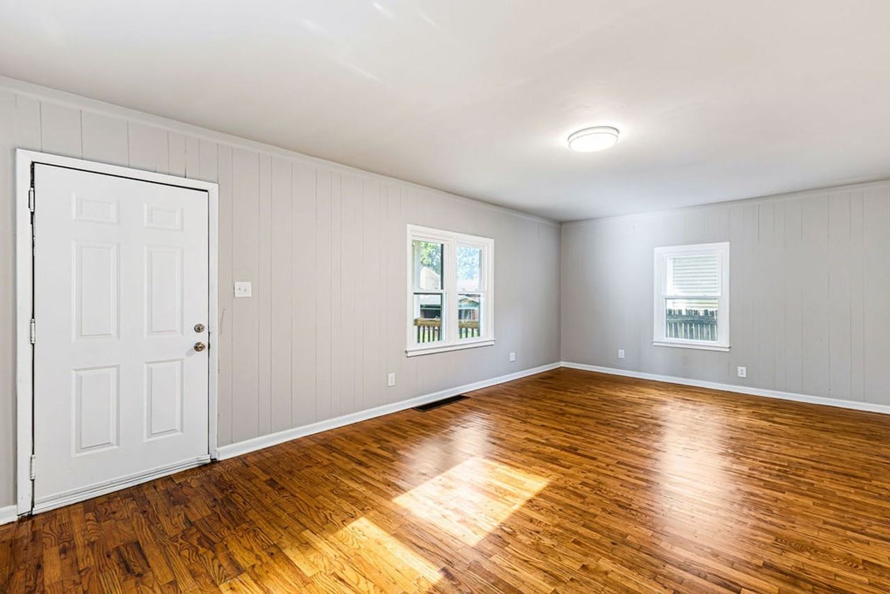 2911 Felix St - Photo 5 of 29